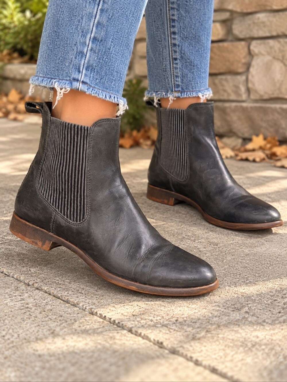UGG Australia "Jo" Leather Chelsea Boot Size 9